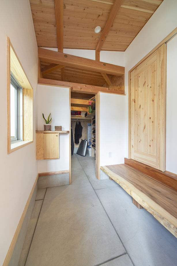 いたや工房（ITAYA KOBO SECONDBASE） 【2600万円台／約30坪／大阪府】広いウッドデッキに大きな土間収納。ラフさが魅力のサーファーズハウスの建築実例画像8