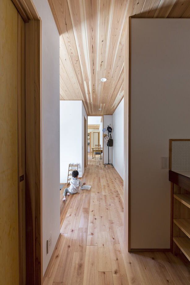 いたや工房（ITAYA KOBO SECONDBASE） 【3000～3500万円／京都府】暮らしの中にいつも緑の景色。平屋のように過ごせる大屋根の家の建築実例画像6