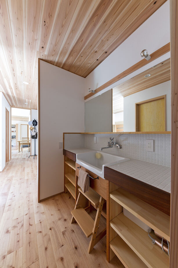 いたや工房（ITAYA KOBO SECONDBASE） 【3000～3500万円／京都府】暮らしの中にいつも緑の景色。平屋のように過ごせる大屋根の家の建築実例画像7