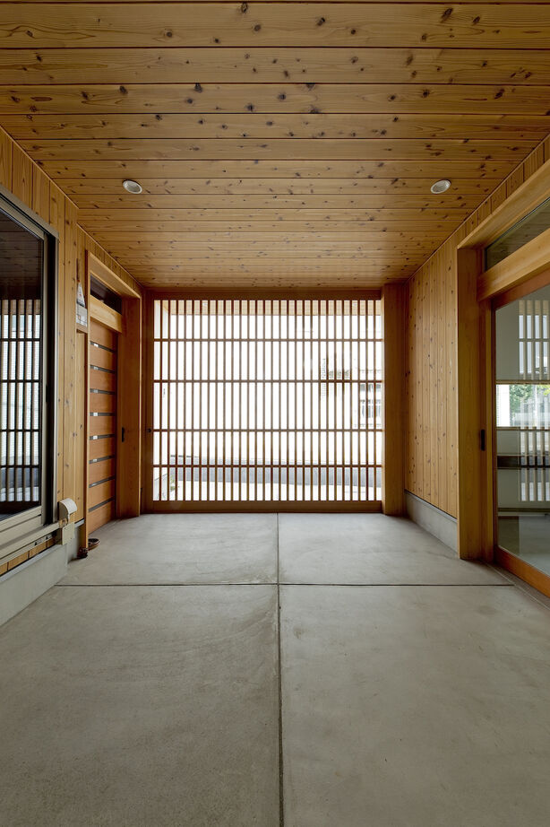 いたや工房（ITAYA KOBO SECONDBASE） 【3000～3500万円／京都府】格子戸で外と繋がる路地空間が魅力。光と視線を巧みに操る2階LDKの住まいの建築実例画像3