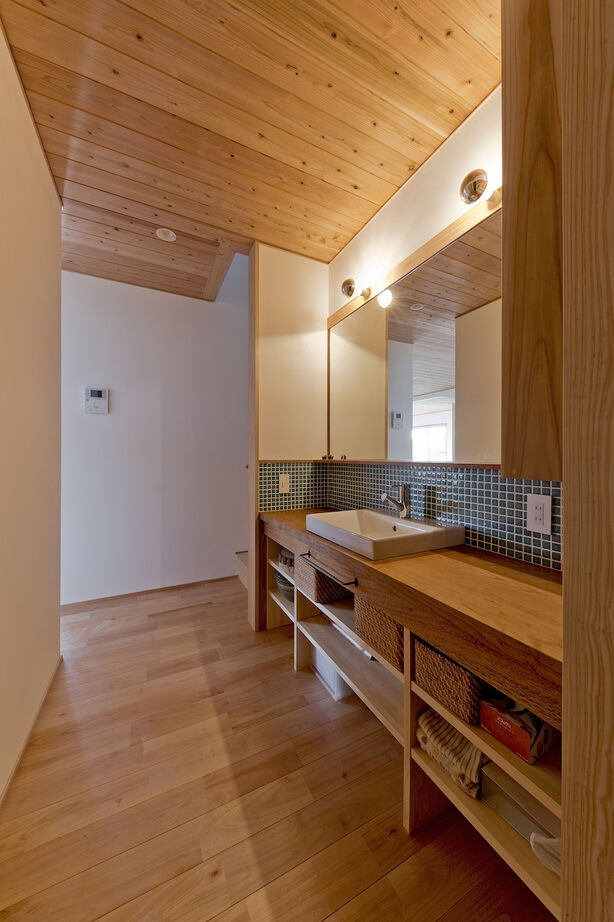 いたや工房（ITAYA KOBO SECONDBASE） 【3000～3500万円／京都府】庭の緑と景色がすぐ側に。和の設えにアーチが馴染む吹き抜け＆薪ストーブの家の建築実例画像7