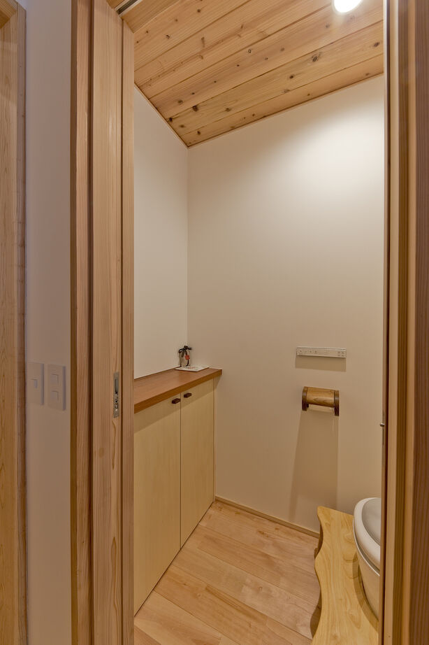 いたや工房（ITAYA KOBO SECONDBASE） 【3000～3500万円／京都府】庭の緑と景色がすぐ側に。和の設えにアーチが馴染む吹き抜け＆薪ストーブの家の建築実例画像8