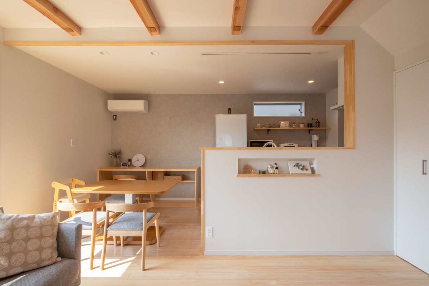 藤見工務店 【ガレージ/木の家/和室】やさしい光が差し込む１階で完結する癒しの家の建築実例画像3