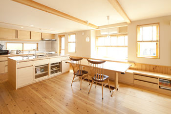 優建築工房 【40坪台・薪ストーブ・土間・間取り図】自然素材ならではのピュアでやさしい空気で子供が走り回れる住まいの建築実例画像3