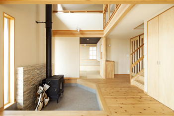 優建築工房 【40坪台・薪ストーブ・土間・間取り図】自然素材ならではのピュアでやさしい空気で子供が走り回れる住まいの建築実例画像4