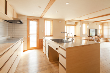 優建築工房 【40坪台・薪ストーブ・土間・間取り図】自然素材ならではのピュアでやさしい空気で子供が走り回れる住まいの建築実例画像5