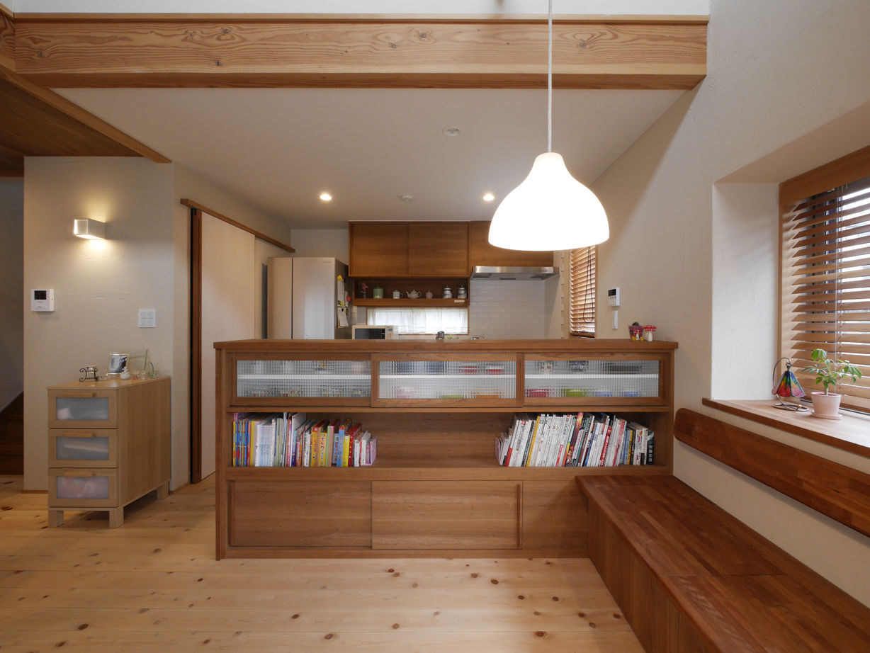 優建築工房 【1000万円台/20坪台/狭小/間取り】狭小ながらも光の集まるダイニングとウッドデッキで家族の団らんをの建築実例画像1