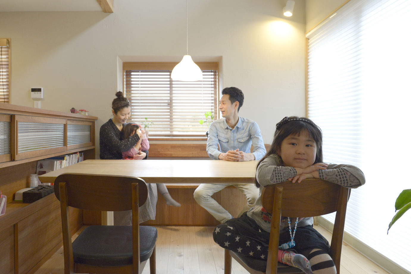 優建築工房 【1000万円台/20坪台/狭小/間取り】狭小ながらも光の集まるダイニングとウッドデッキで家族の団らんをの建築実例画像3