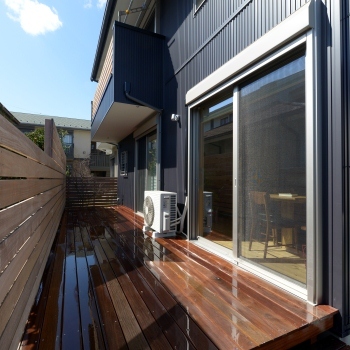 優建築工房 【1000万円台/20坪台/狭小/間取り】狭小ながらも光の集まるダイニングとウッドデッキで家族の団らんをの建築実例画像6