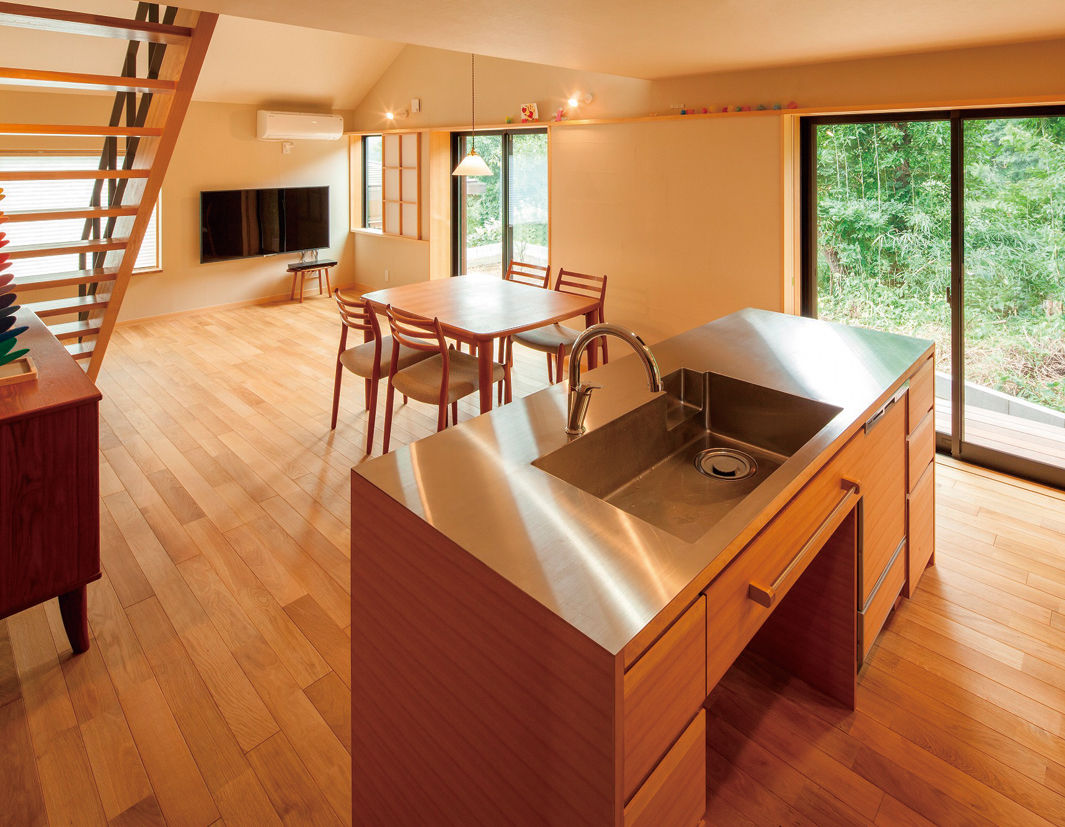 優建築工房 【20坪台・間取り図あり・勾配天井】まるで平屋のよう。大きな勾配天井と緑を愉しむ住まいの建築実例画像2