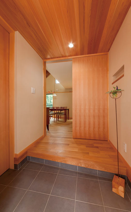 優建築工房 【20坪台・間取り図あり・勾配天井】まるで平屋のよう。大きな勾配天井と緑を愉しむ住まいの建築実例画像4