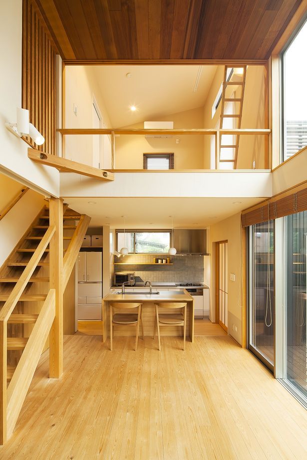 優建築工房 【20坪台・ウッドデッキ・吹き抜け・家事動線】ペットと遊べるウッドデッキ。内と外がつながる開放的な家の建築実例画像6