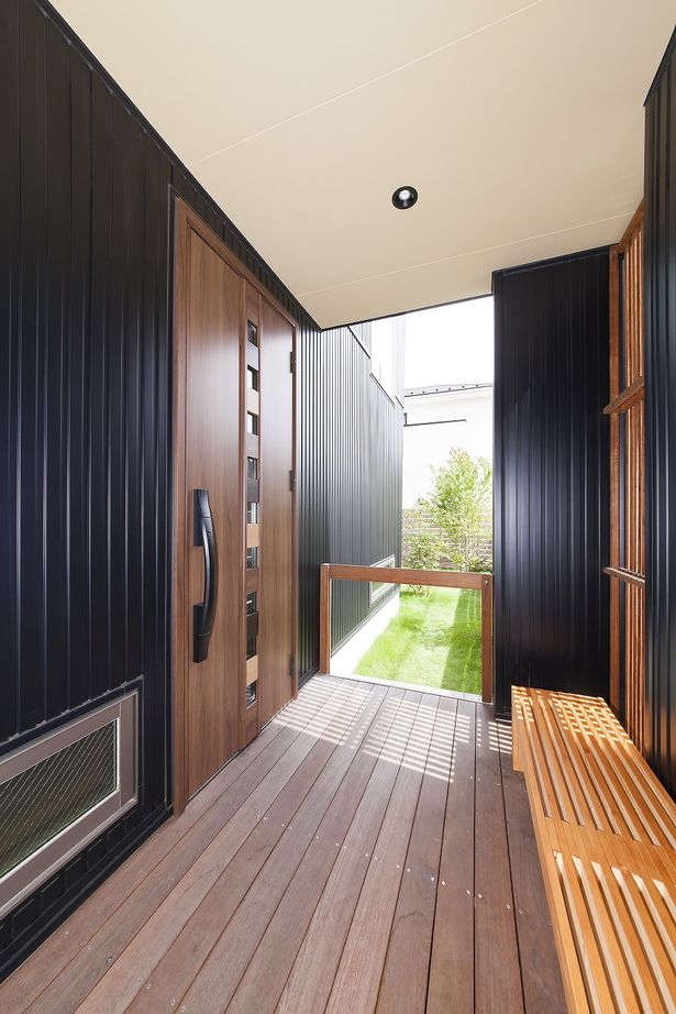 優建築工房 【20坪台・ウッドデッキ・吹き抜け・家事動線】ペットと遊べるウッドデッキ。内と外がつながる開放的な家の建築実例画像8