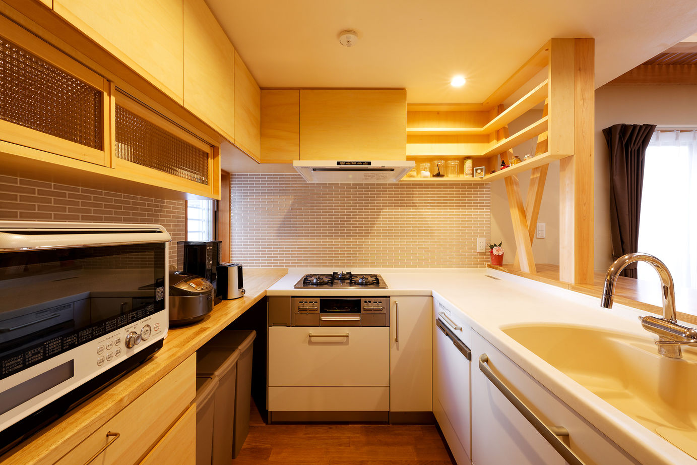 優建築工房 【20坪台・吹き抜け・狭小・2台分ガレージ】吹き抜けにキャットウォーク。光と風が心地よい広がりを感じるの建築実例画像5