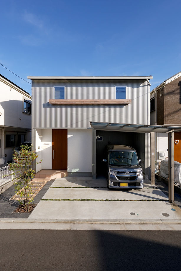 優建築工房 【20坪台・吹き抜け・狭小・2台分ガレージ】吹き抜けにキャットウォーク。光と風が心地よい広がりを感じるの建築実例画像6