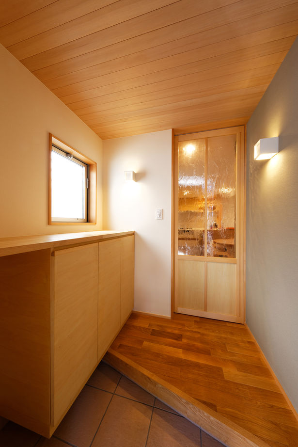 優建築工房 【20坪台・吹き抜け・狭小・2台分ガレージ】吹き抜けにキャットウォーク。光と風が心地よい広がりを感じるの建築実例画像7