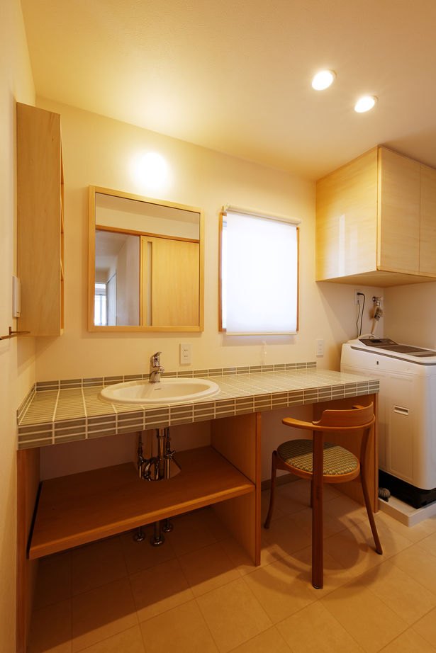 優建築工房 【20坪台・吹き抜け・狭小・2台分ガレージ】吹き抜けにキャットウォーク。光と風が心地よい広がりを感じるの建築実例画像8