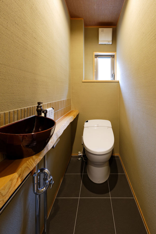 優建築工房 【30坪台・緑あふれる】木漏れ日さす緑豊かな空間。ウッドデッキと勾配天井のある和モダンの家の建築実例画像10