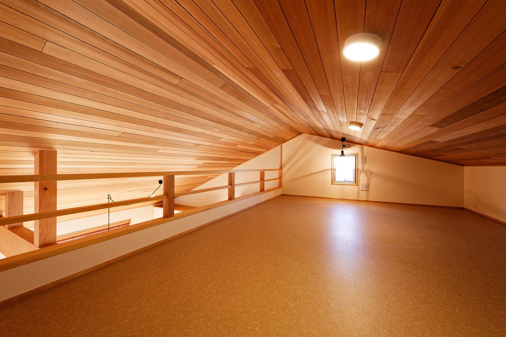 優建築工房 【60坪台・二世帯住宅・2階リビング】木の温もりを大切にした二世帯住宅。光と風を堪能できる勾配天井の家の建築実例画像3