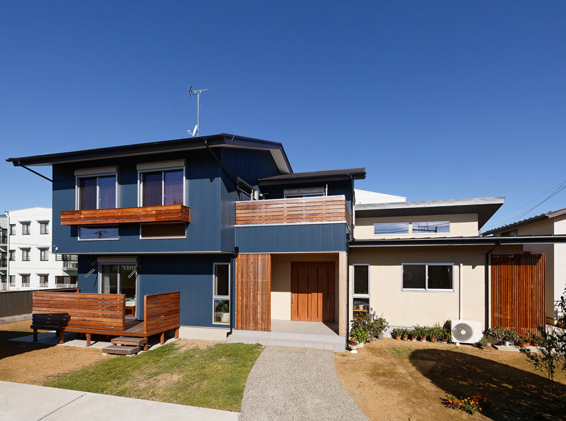 優建築工房 【60坪台・二世帯住宅・2階リビング】木の温もりを大切にした二世帯住宅。光と風を堪能できる勾配天井の家の建築実例画像4