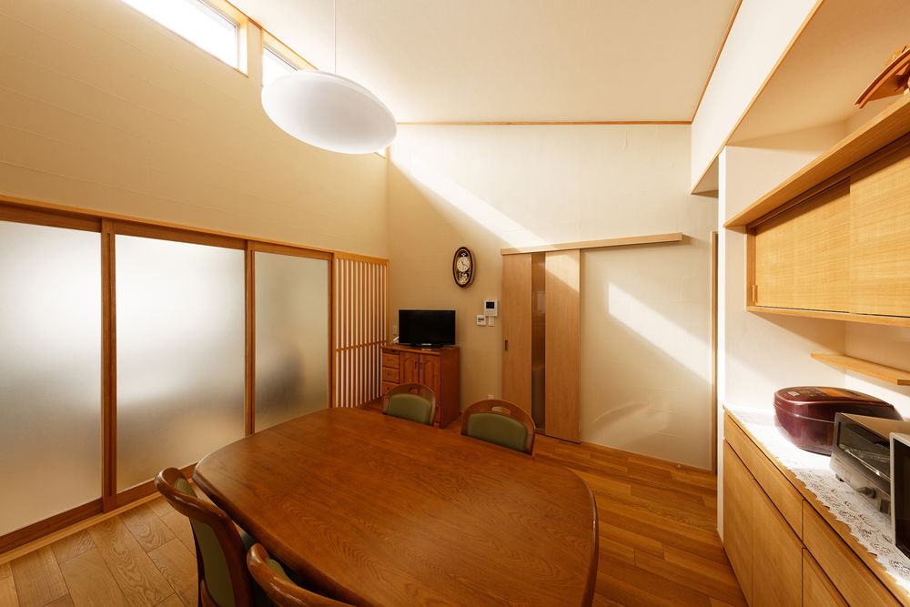 優建築工房 【60坪台・二世帯住宅・2階リビング】木の温もりを大切にした二世帯住宅。光と風を堪能できる勾配天井の家の建築実例画像7