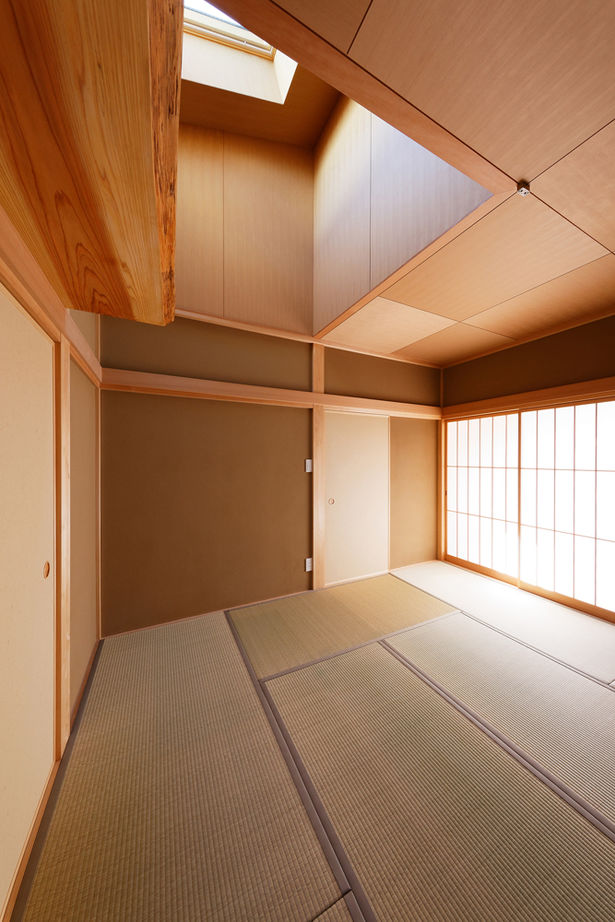 優建築工房 【60坪台・二世帯住宅・2階リビング】木の温もりを大切にした二世帯住宅。光と風を堪能できる勾配天井の家の建築実例画像8