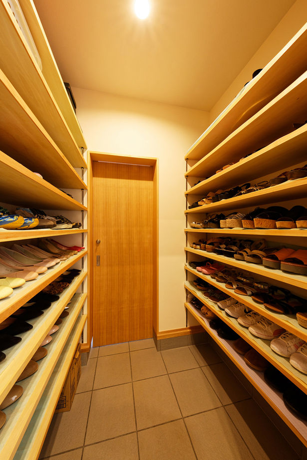 優建築工房 【60坪台・二世帯住宅・2階リビング】木の温もりを大切にした二世帯住宅。光と風を堪能できる勾配天井の家の建築実例画像10