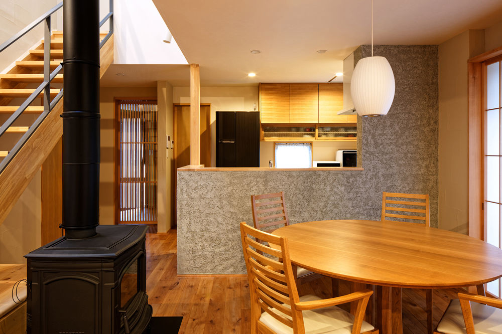 優建築工房 【30坪台・京町家・土間】憧れの京町家をイメージした和モダン。薪ストーブがアクセントになる空間の建築実例画像4