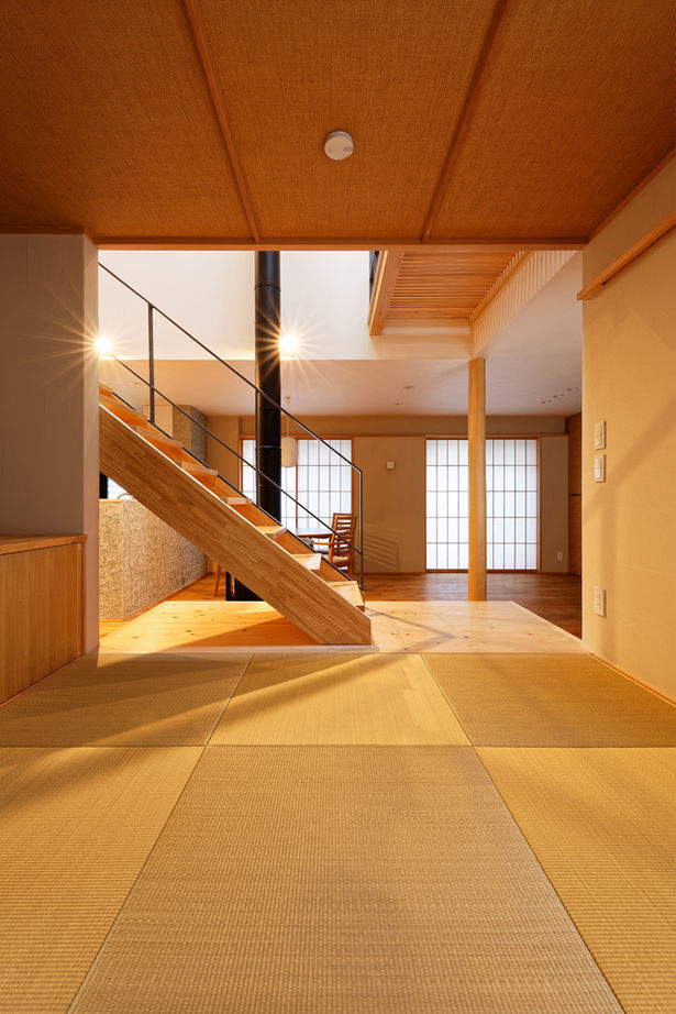 優建築工房 【30坪台・京町家・土間】憧れの京町家をイメージした和モダン。薪ストーブがアクセントになる空間の建築実例画像5