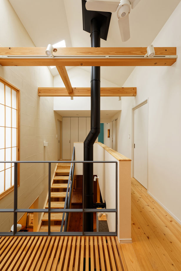 優建築工房 【30坪台・京町家・土間】憧れの京町家をイメージした和モダン。薪ストーブがアクセントになる空間の建築実例画像6