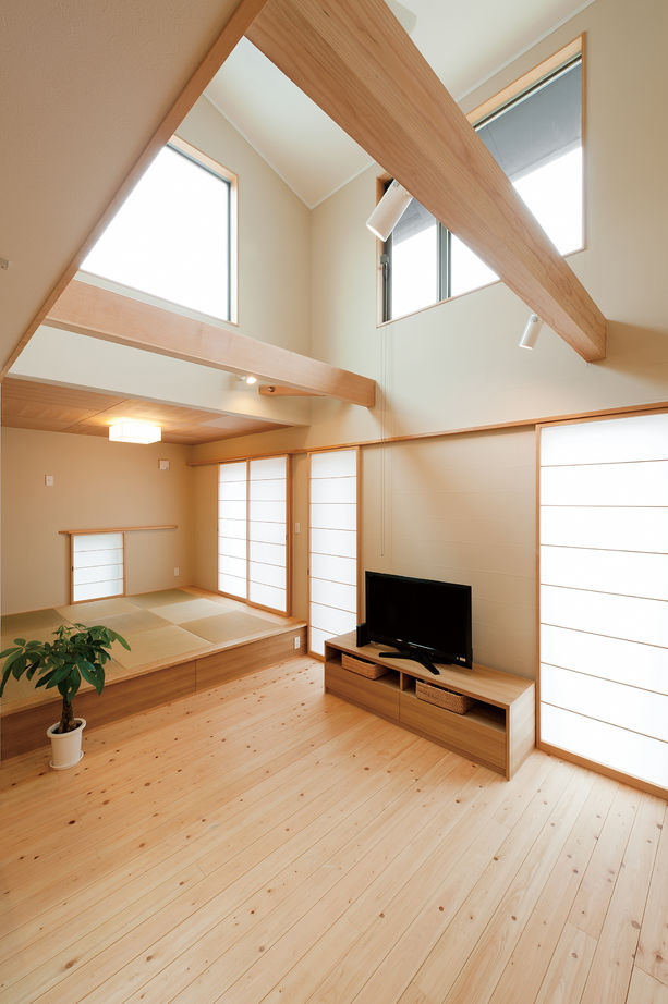 優建築工房 【30坪台/吹抜け/家事動線/間取り図】資料請求から12年越しの家探し。光と風に包まれる自然素材の住まいの建築実例画像2