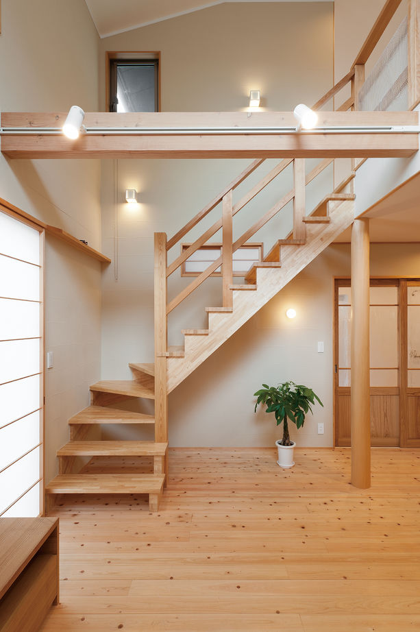 優建築工房 【30坪台/吹抜け/家事動線/間取り図】資料請求から12年越しの家探し。光と風に包まれる自然素材の住まいの建築実例画像3