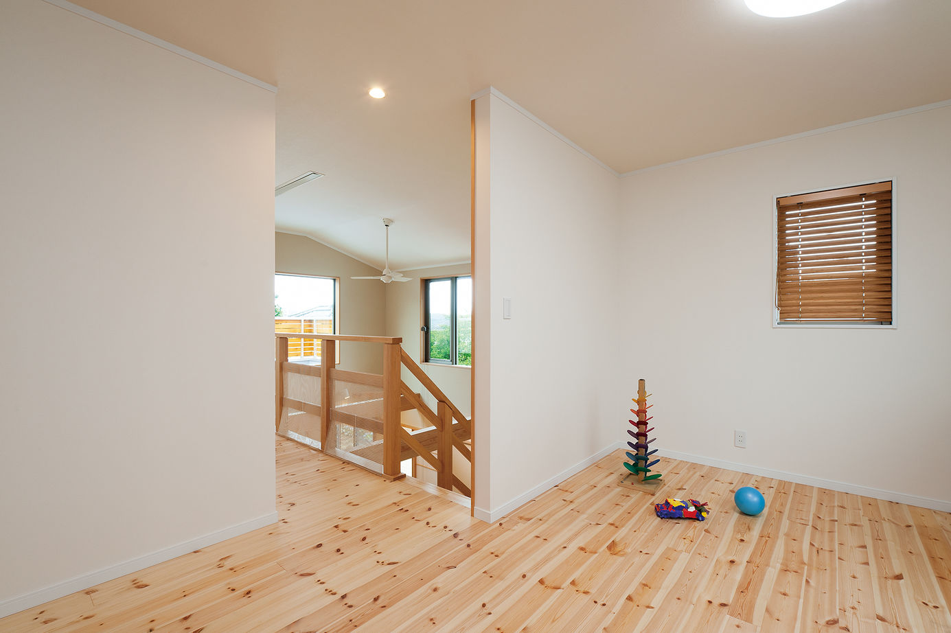 優建築工房 【30坪台/吹抜け/家事動線/間取り図】資料請求から12年越しの家探し。光と風に包まれる自然素材の住まいの建築実例画像8