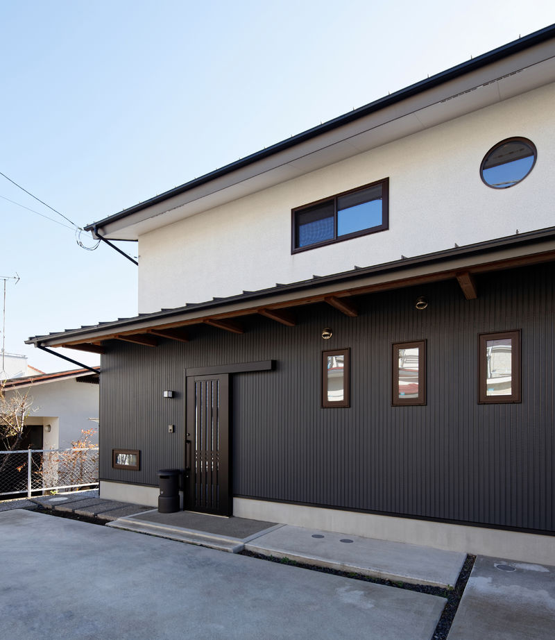 優建築工房 【2000万円台/20坪台/間取り図】子供たちと横並びの食事の時間が幸せ。 蔵をイメージした和モダンスタイルの建築実例画像2