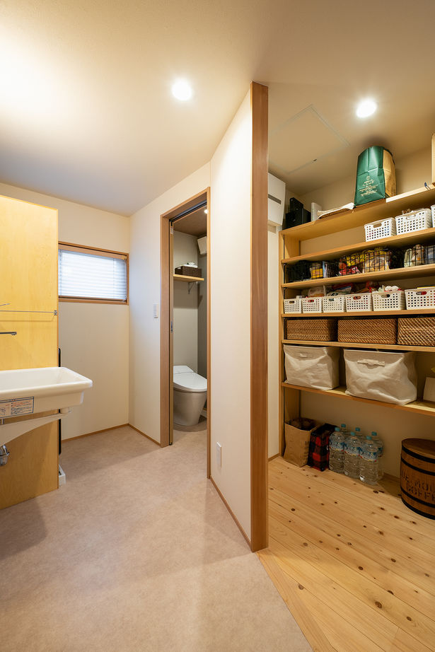 優建築工房 【2397万円/20坪台/高台】「玄関を入ると2階リビング」。雛壇状の立地を生かしたお手本となる家づくりの建築実例画像7