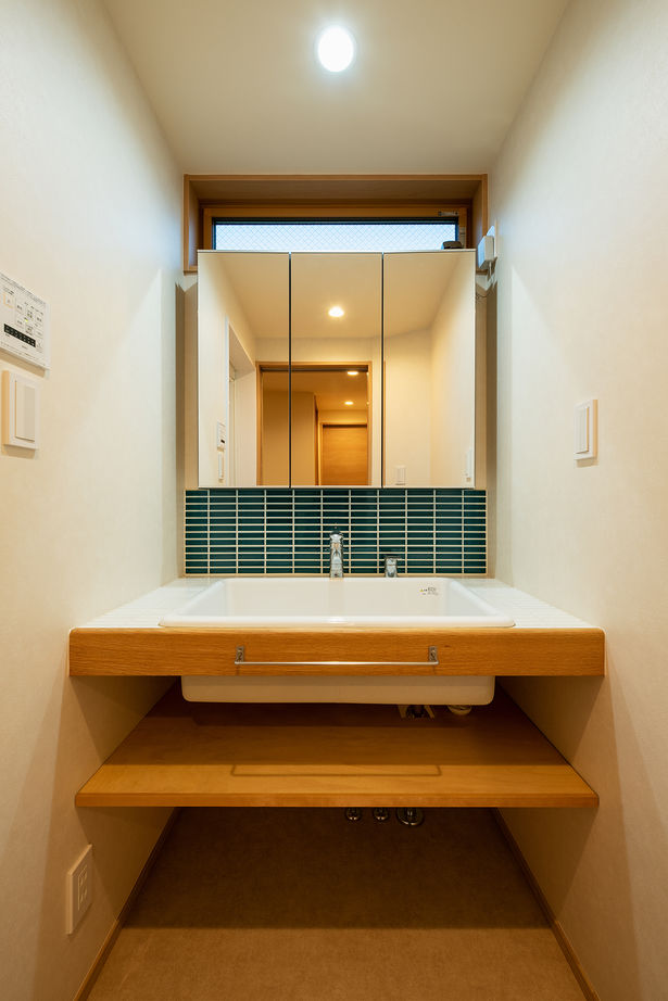 優建築工房 【2397万円/20坪台/高台】「玄関を入ると2階リビング」。雛壇状の立地を生かしたお手本となる家づくりの建築実例画像10