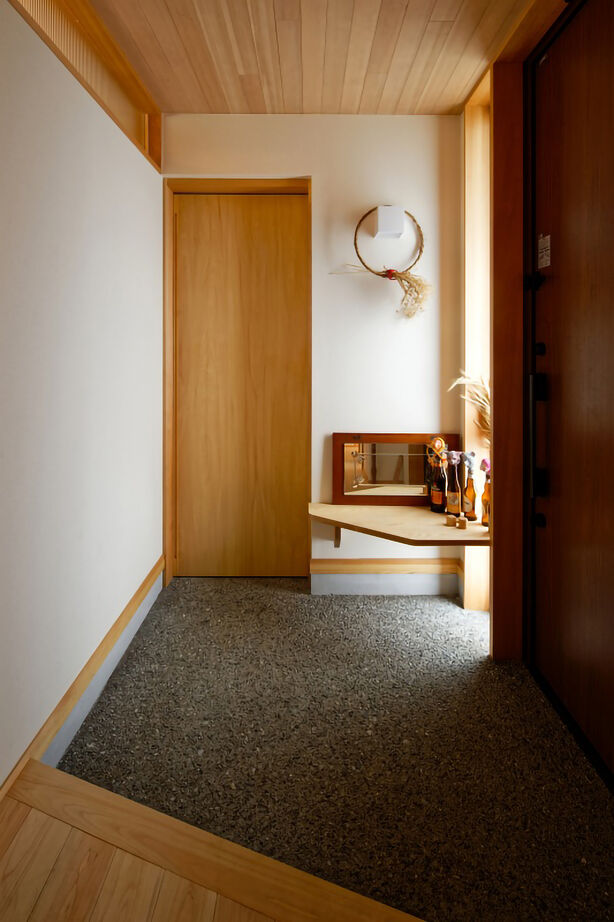 優建築工房 【2000万円台/30坪台/間取り】檜の床にゴロっと寝転がり、薪ストーブの炎を眺める。それだけで幸せな暮らしの建築実例画像5