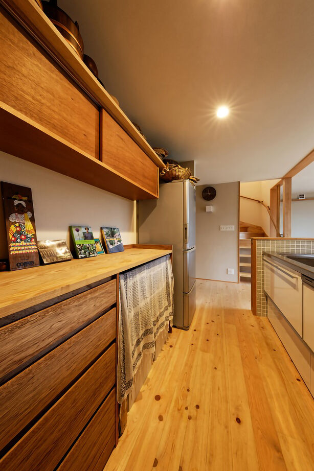 優建築工房 【2000万円台/30坪台/間取り】檜の床にゴロっと寝転がり、薪ストーブの炎を眺める。それだけで幸せな暮らしの建築実例画像7