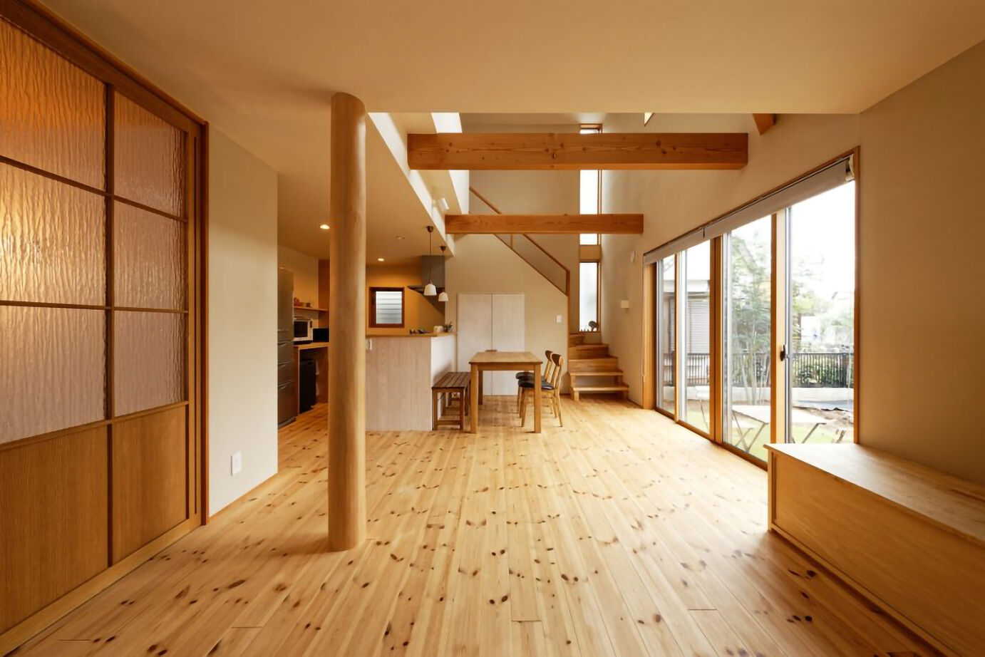 優建築工房 【2000万円台/20坪台/間取り図】眺めのいいリビングの窓辺に造作のベンチで珈琲を楽しめる暮らしの建築実例画像1