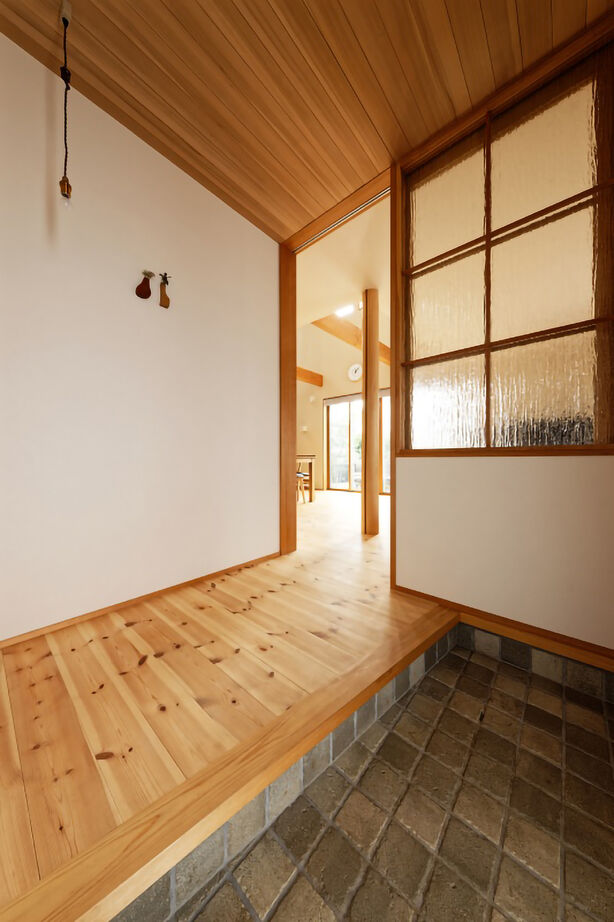 優建築工房 【2000万円台/20坪台/間取り図】眺めのいいリビングの窓辺に造作のベンチで珈琲を楽しめる暮らしの建築実例画像3