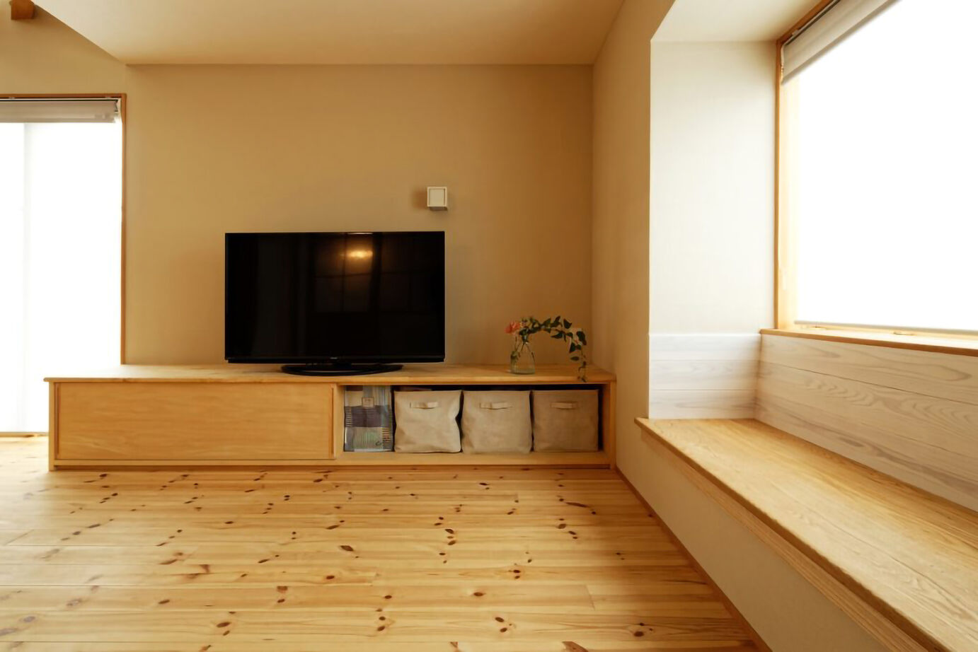 優建築工房 【2000万円台/20坪台/間取り図】眺めのいいリビングの窓辺に造作のベンチで珈琲を楽しめる暮らしの建築実例画像4