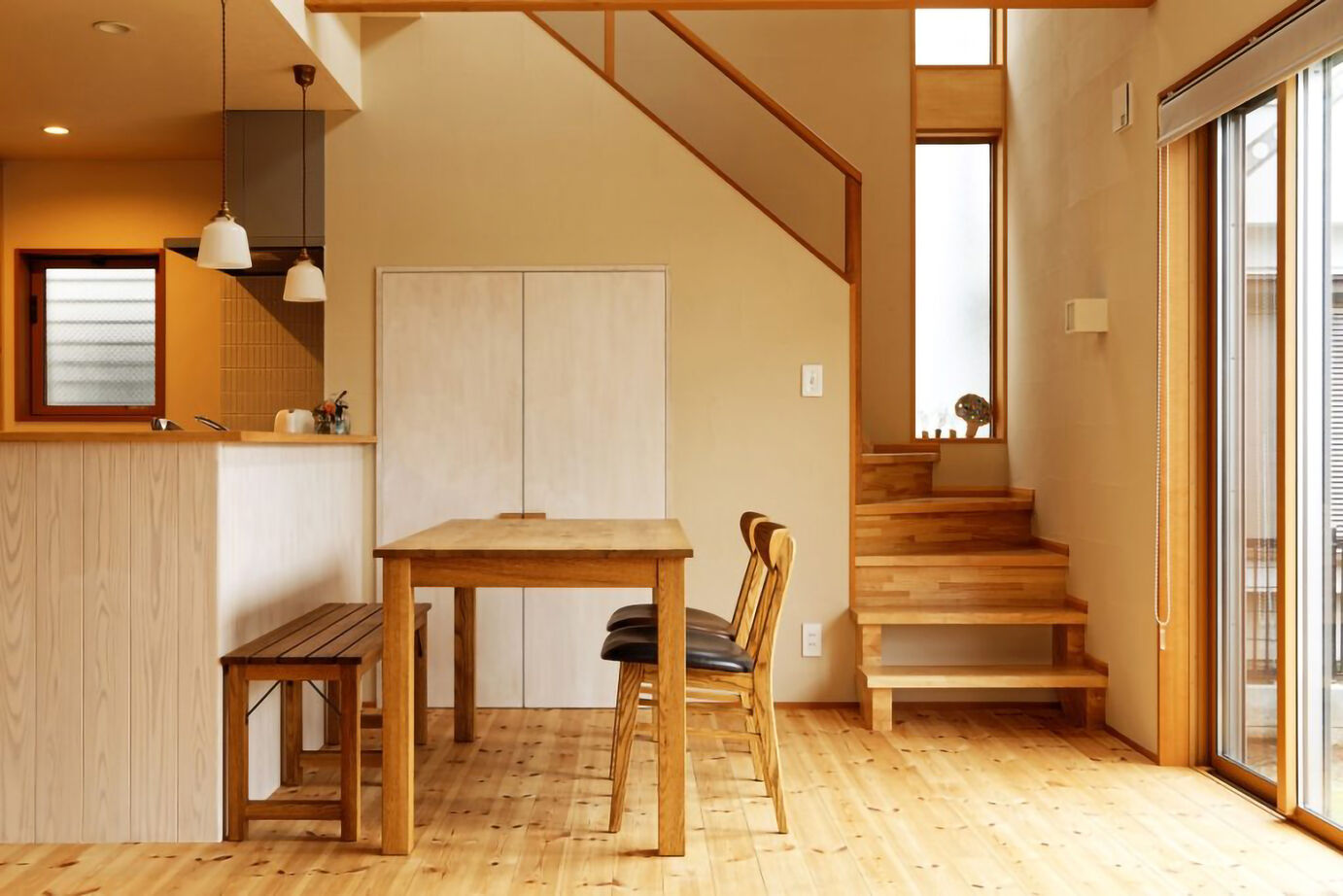 優建築工房 【2000万円台/20坪台/間取り図】眺めのいいリビングの窓辺に造作のベンチで珈琲を楽しめる暮らしの建築実例画像6