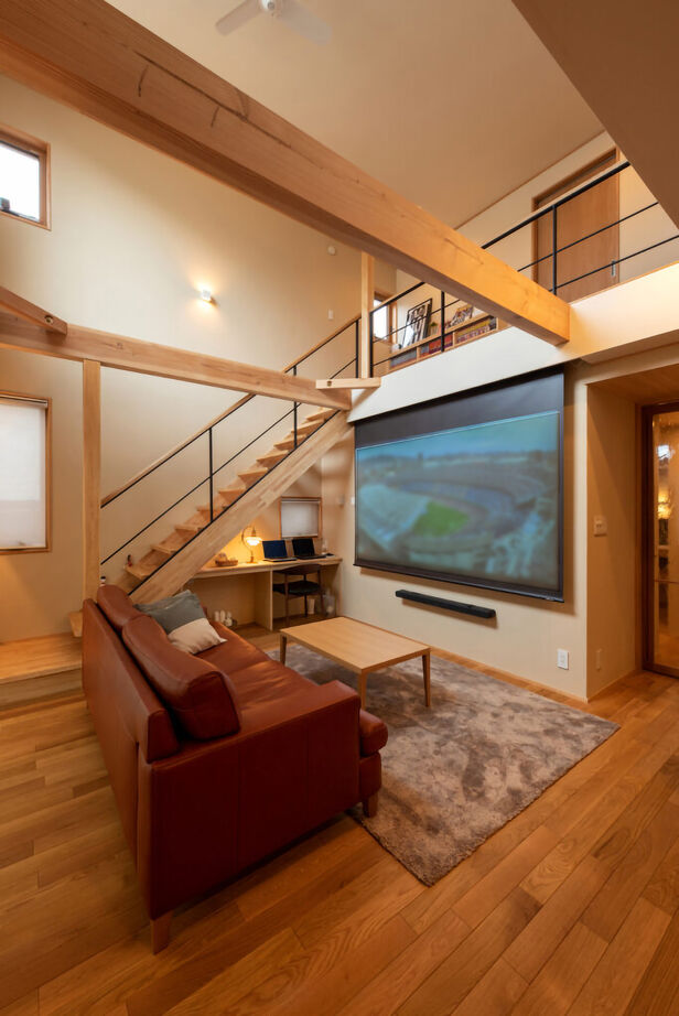 優建築工房 【3000万円台/30坪台/丘陵地】難しい敷地でも設計の工夫で、友人たちとサッカーや映画鑑賞を楽しむ暮らしへの建築実例画像