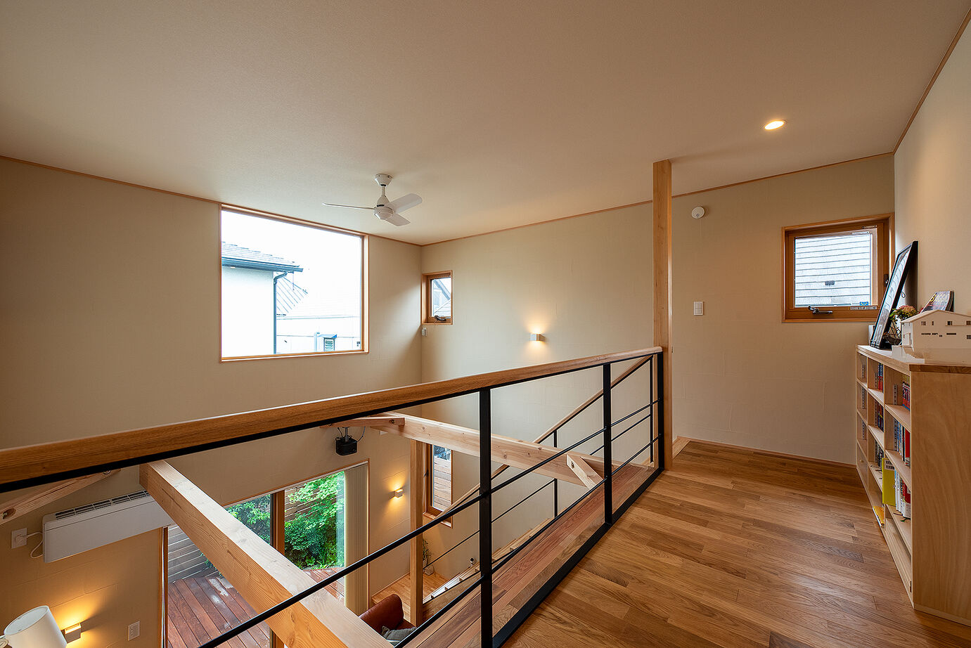 優建築工房 【3000万円台/30坪台/丘陵地】難しい敷地でも設計の工夫で、友人たちとサッカーや映画鑑賞を楽しむ暮らしへの建築実例画像9