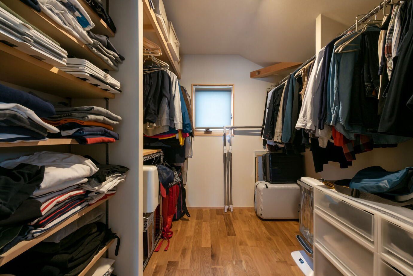 優建築工房 【3000万円台/30坪台/丘陵地】難しい敷地でも設計の工夫で、友人たちとサッカーや映画鑑賞を楽しむ暮らしへの建築実例画像14