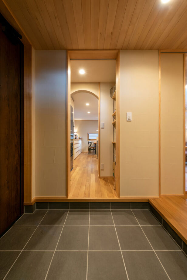 優建築工房 【3000万円台/30坪台/丘陵地】難しい敷地でも設計の工夫で、友人たちとサッカーや映画鑑賞を楽しむ暮らしへの建築実例画像15