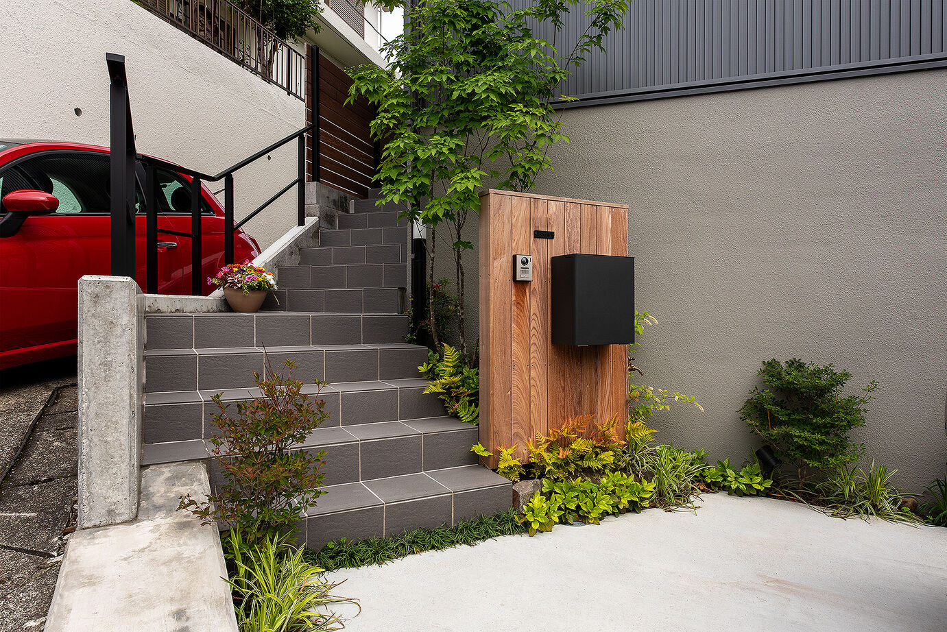 優建築工房 【3000万円台/30坪台/丘陵地】難しい敷地でも設計の工夫で、友人たちとサッカーや映画鑑賞を楽しむ暮らしへの建築実例画像16