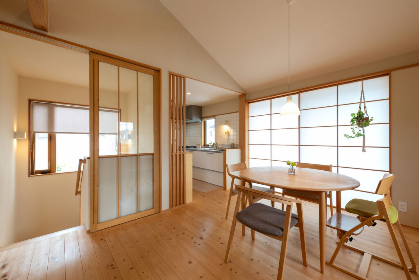 優建築工房 【2000万円台/30坪台/2階LDK】「2階LDKから望む山並みがわが家の最高のご馳走」家族の笑顔が絶えない暮らしの建築実例画像3