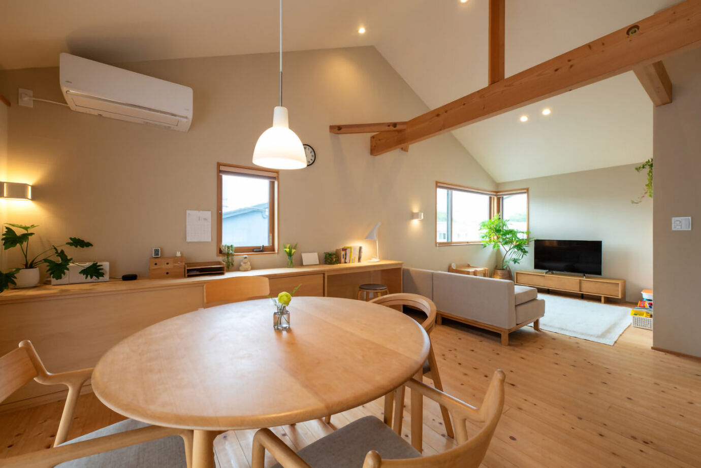 優建築工房 【2000万円台/30坪台/2階LDK】「2階LDKから望む山並みがわが家の最高のご馳走」家族の笑顔が絶えない暮らしの建築実例画像4