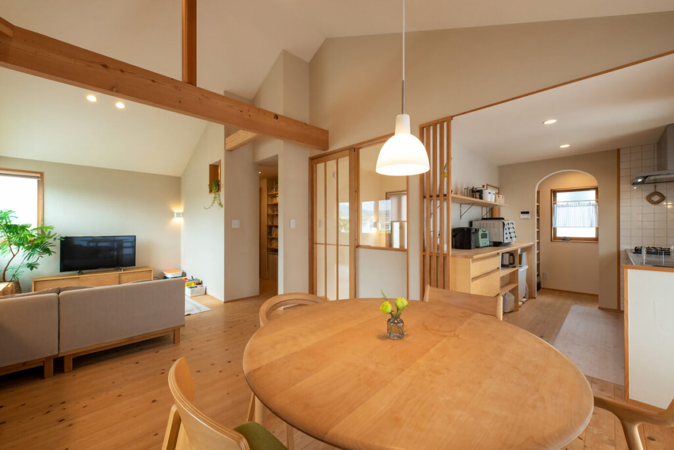 優建築工房 【2000万円台/30坪台/2階LDK】「2階LDKから望む山並みがわが家の最高のご馳走」家族の笑顔が絶えない暮らしの建築実例画像6